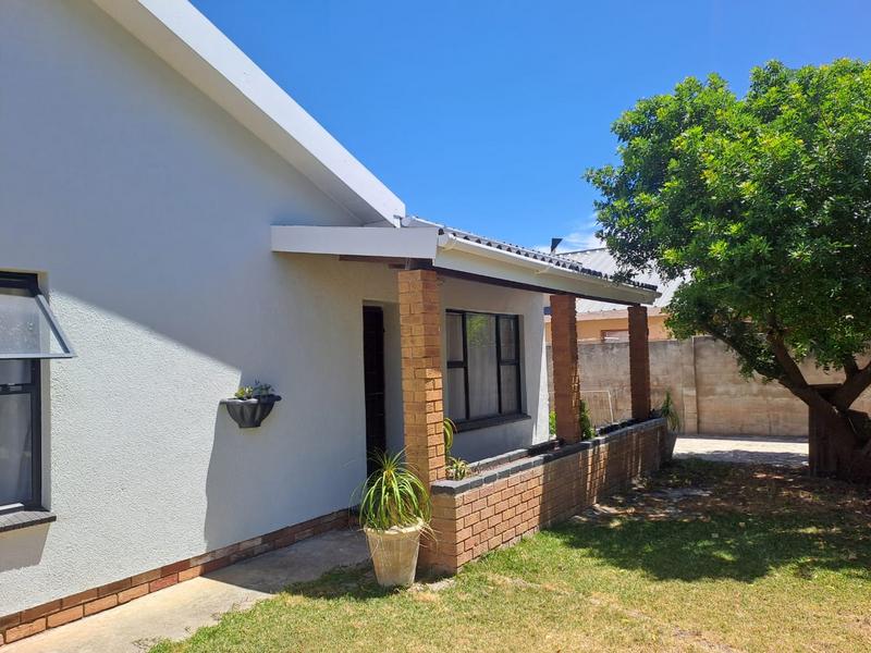 3 Bedroom Property for Sale in Sandbaai Western Cape